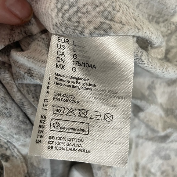 H&M Snakeprint Gray T Shirt - Picture 5 of 9